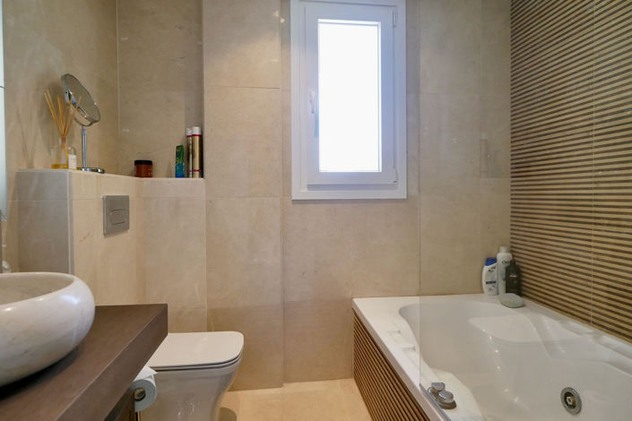 Image No.62-4 Bed Property for sale