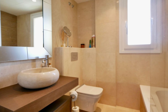 Image No.63-4 Bed Property for sale