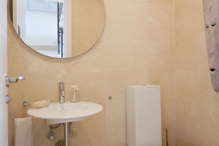 Image No.71-4 Bed Property for sale