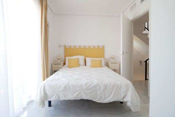 Image No.20-4 Bed Property for sale