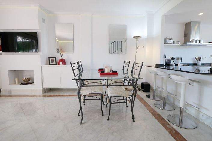 Image No.10-4 Bed Property for sale