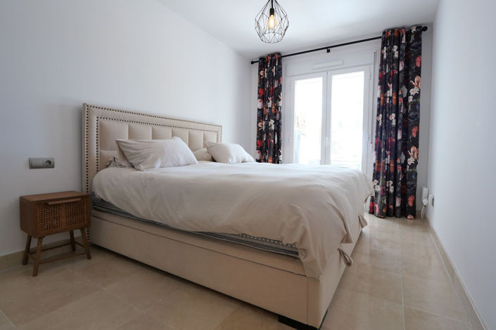 Image No.20-2 Bed Property for sale