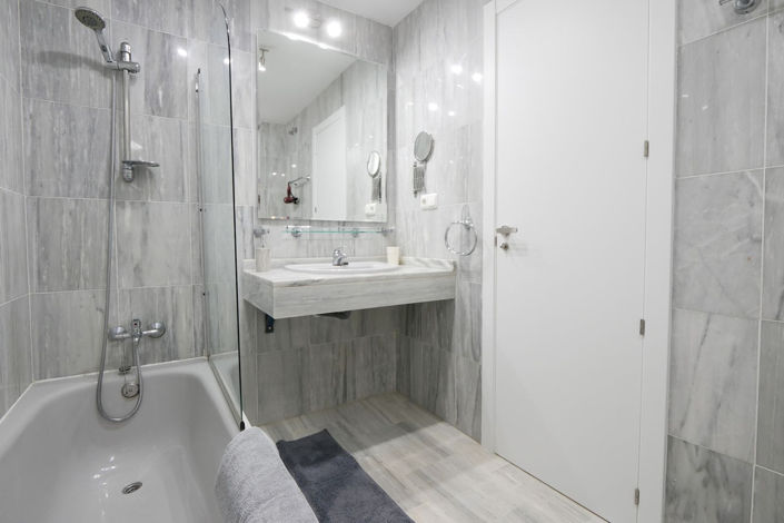 Image No.28-3 Bed Property for sale