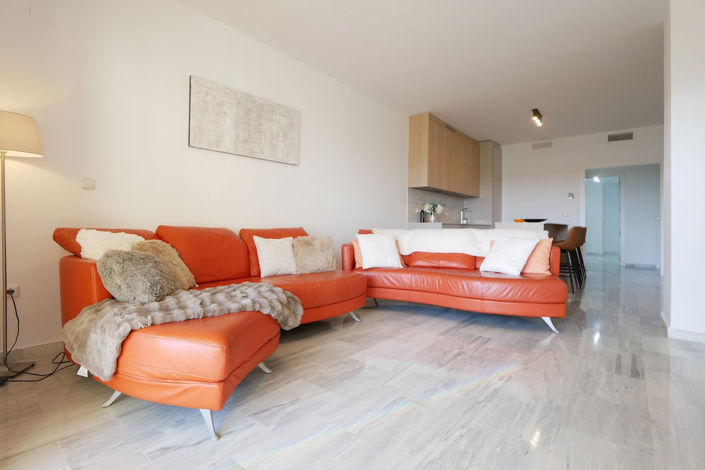 Image No.10-3 Bed Property for sale