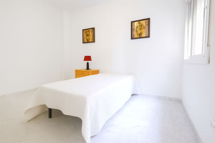 Image No.18-2 Bed Property for sale