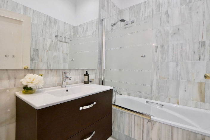 Image No.19-3 Bed Property for sale