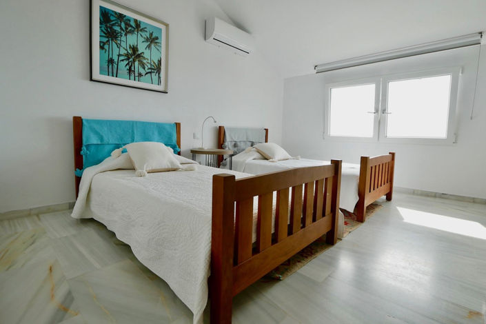 Image No.39-3 Bed Property for sale