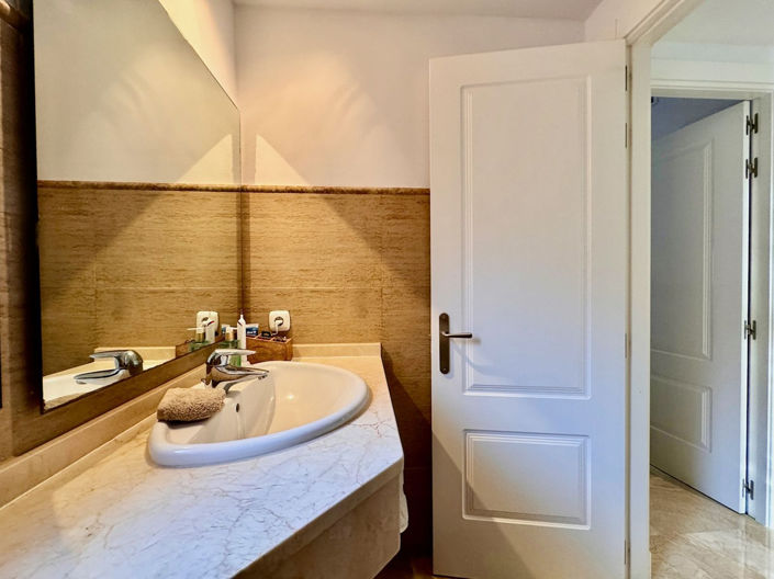 Image No.18-2 Bed Property for sale