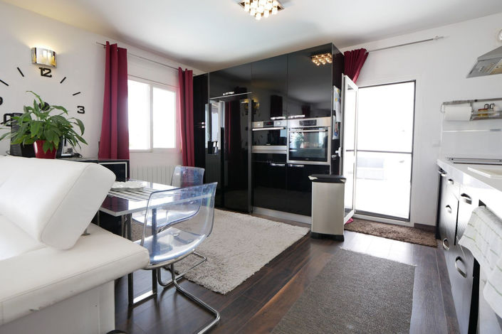 Image No.13-3 Bed Property for sale