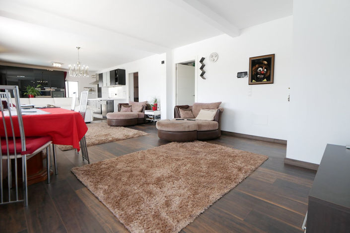 Image No.14-3 Bed Property for sale