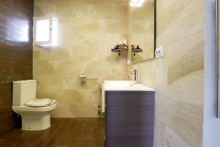 Image No.19-3 Bed Property for sale