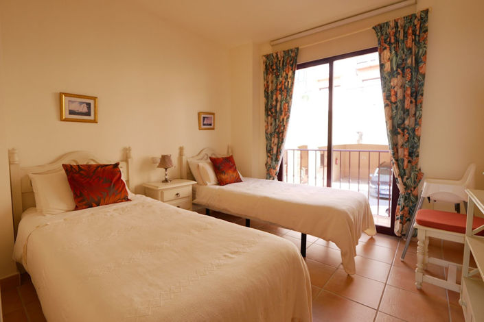 Image No.10-2 Bed Property for sale