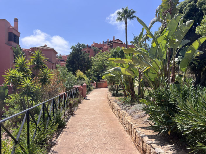 Image No.12-3 Bed Property for sale