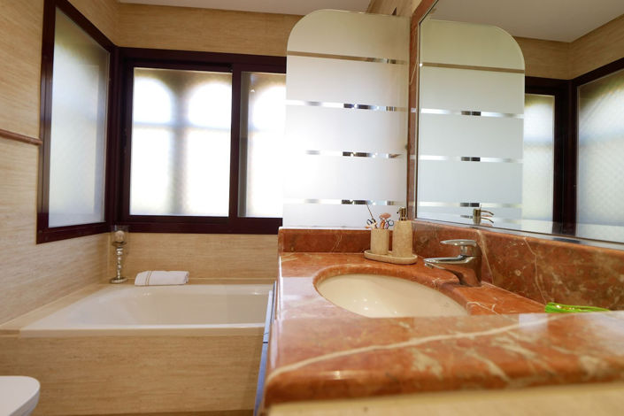 Image No.32-3 Bed Property for sale