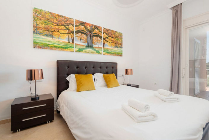 Image No.11-2 Bed Property for sale