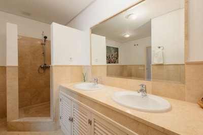 13-5fd73dea700db77384c091ca9818b1a9