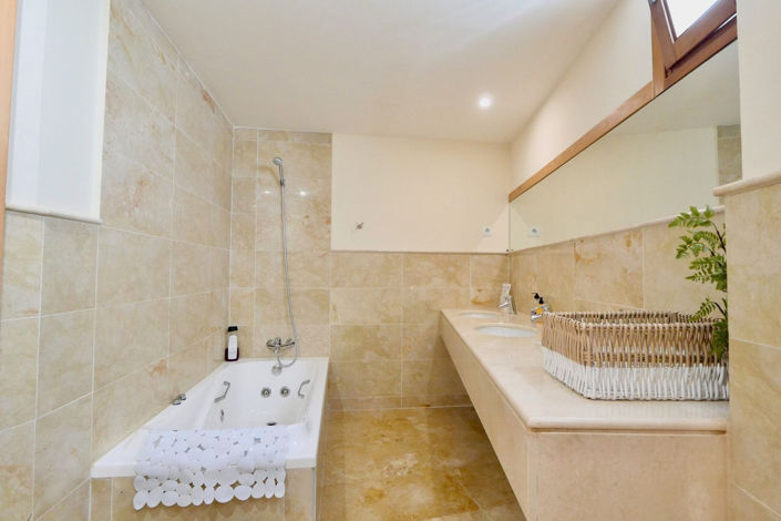 Image No.30-3 Bed Property for sale