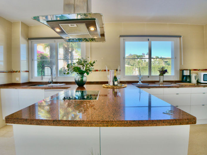 Image No.103-6 Bed Property for sale