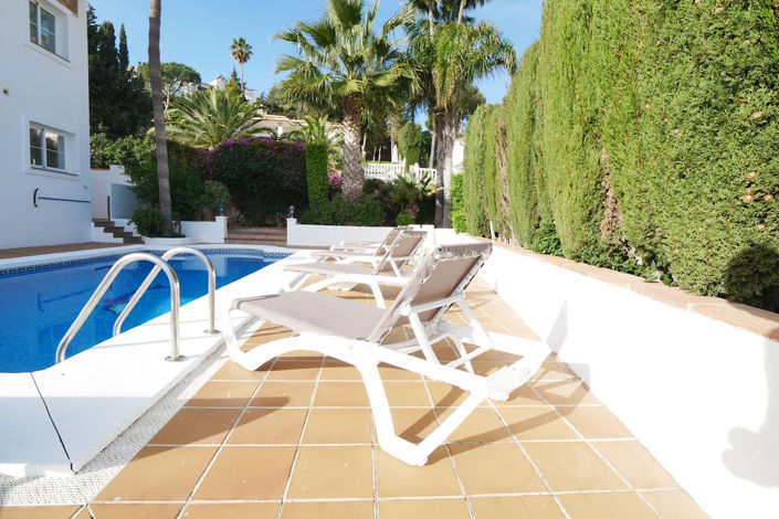 Image No.12-6 Bed Property for sale