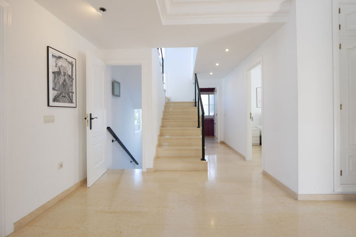 Image No.15-6 Bed Property for sale