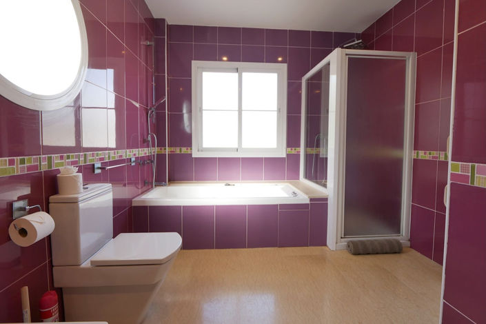 Image No.18-6 Bed Property for sale