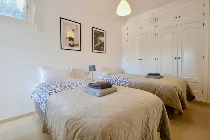 Image No.22-6 Bed Property for sale