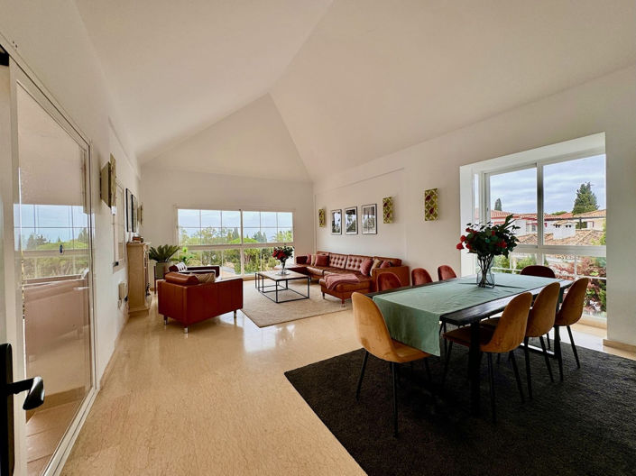 Image No.30-6 Bed Property for sale