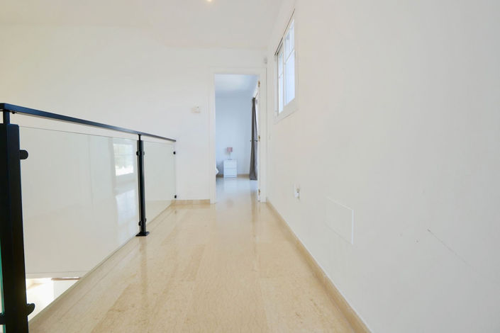 Image No.54-6 Bed Property for sale