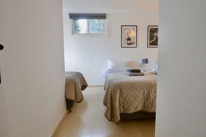 Image No.66-6 Bed Property for sale