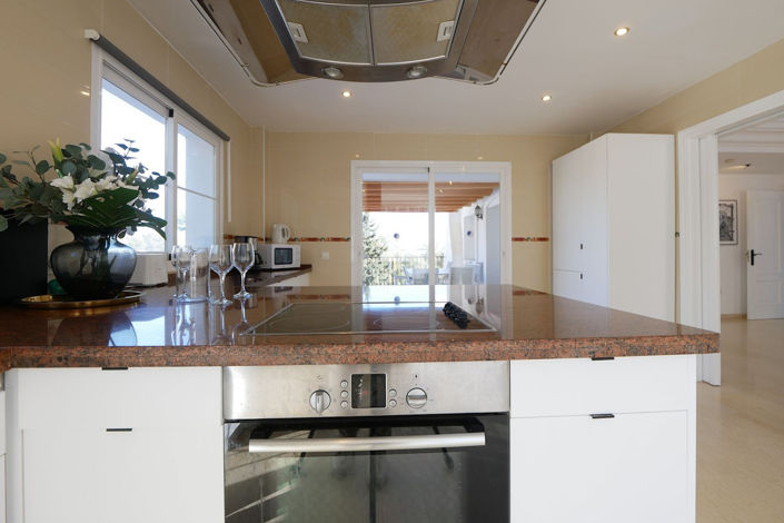 Image No.69-6 Bed Property for sale