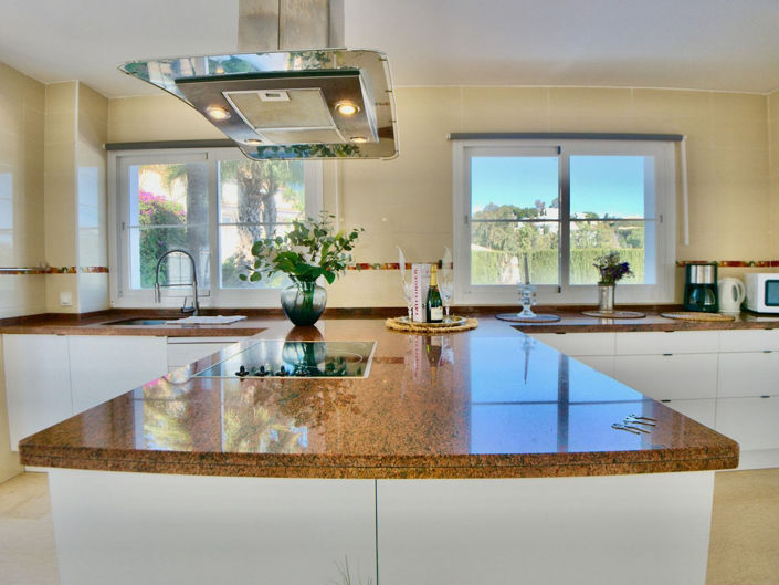 Image No.9-6 Bed Property for sale