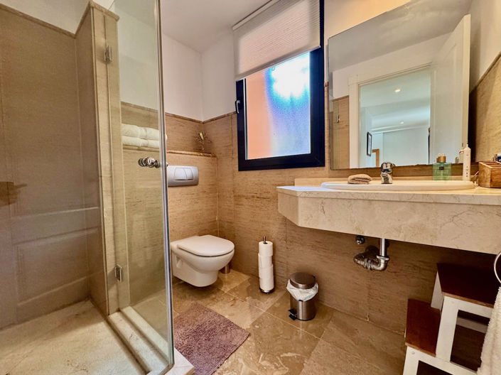 Image No.15-2 Bed Property for sale