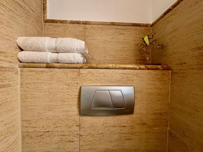 Image No.18-2 Bed Property for sale