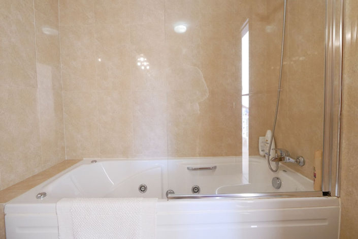 Image No.16-2 Bed Property for sale