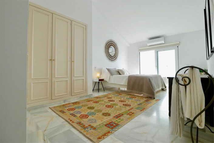 Image No.15-3 Bed Property for sale