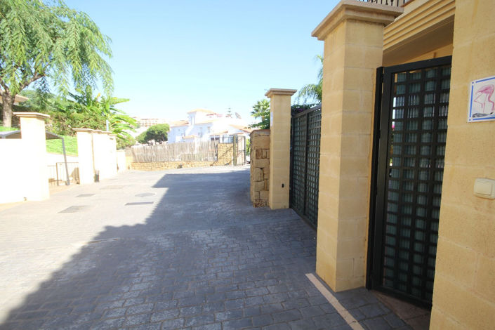 Image No.14-3 Bed Property for sale