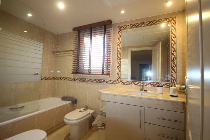 Image No.26-3 Bed Property for sale