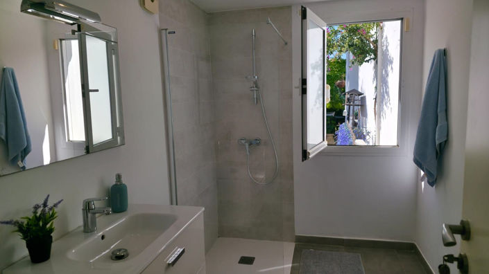 Image No.12-4 Bed Property for sale