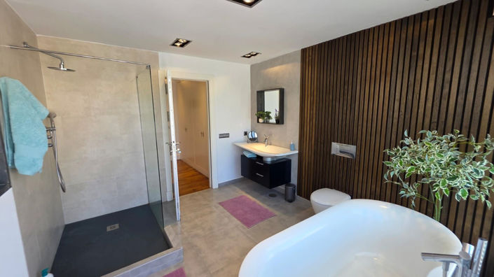 Image No.23-4 Bed Property for sale