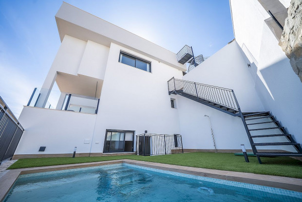 Image No.17-3 Bed Villa for sale