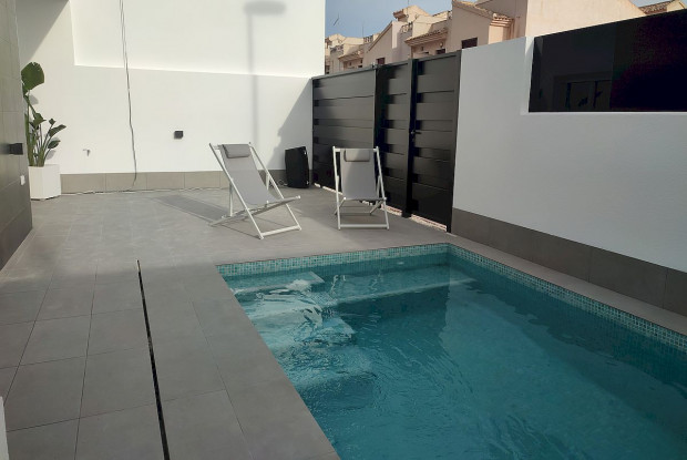 Image No.10-3 Bed Chalet for sale