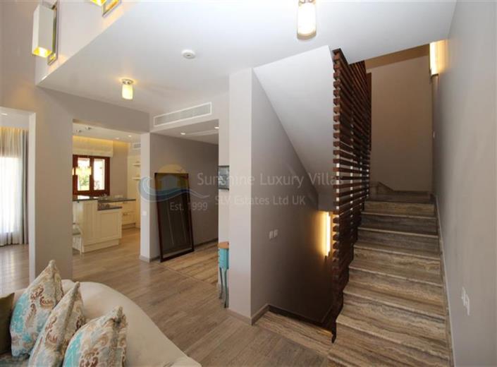 Image No.12-6 Bed Villa / Detached for sale