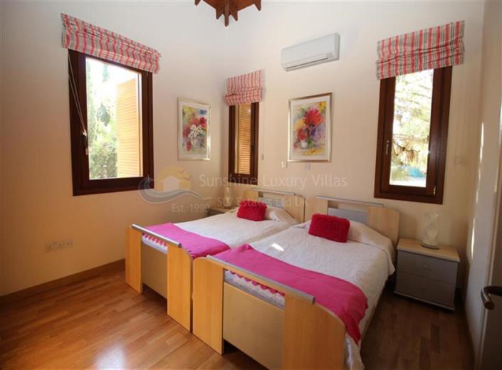 Image No.8-3 Bed Villa / Detached for sale