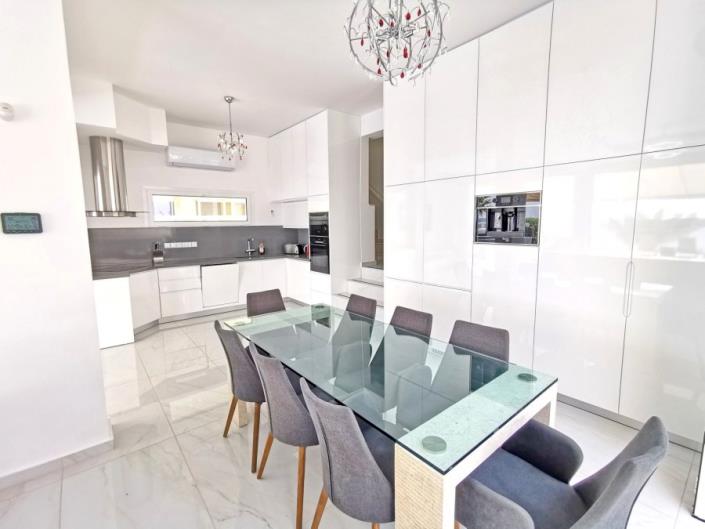 Image No.6-5 Bed Villa for sale