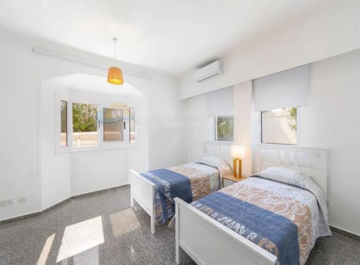 Image No.27-6 Bed Villa / Detached for sale