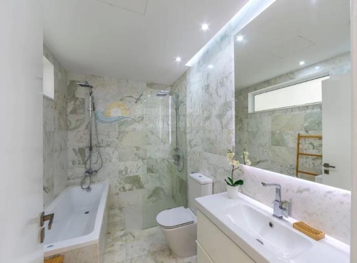 Image No.29-6 Bed Villa / Detached for sale