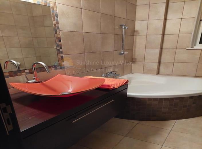 Image No.11-9 Bed Apartment for sale