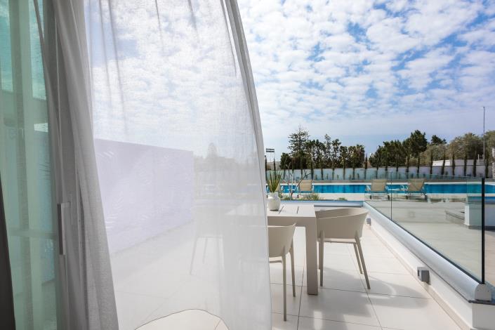 Image No.4-9 Bed Property for sale