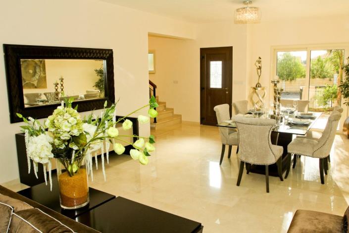 Image No.9-2 Bed Maisonette for sale