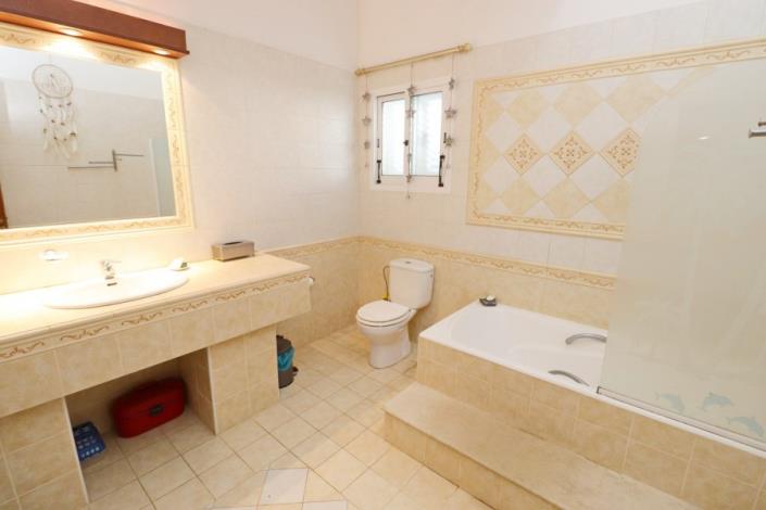 Image No.23-3 Bed Bungalow for sale